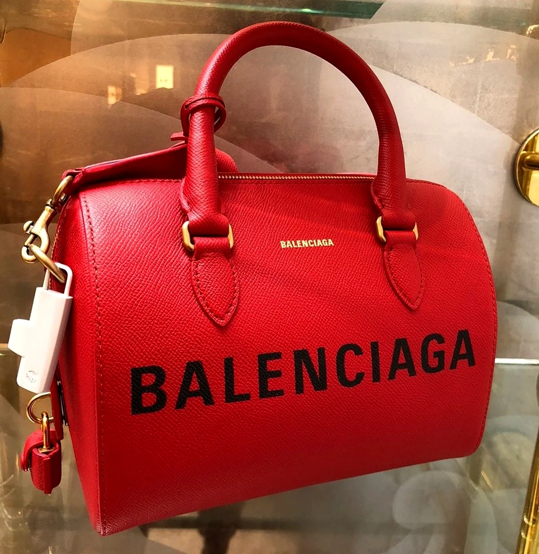 Сумка rodeo balenciaga. Сумка Баленсиага красная. Золотая сумка Баленсиага. Сумки Баленсиага 2023. Сумка Balenciaga Rodeo.