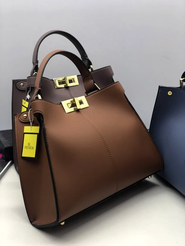 Сумки roma. Сумки Фенди 2023. Сумка Fendi Peekaboo. Fendi Peekaboo 2023. 497663 Сумка Fendi.