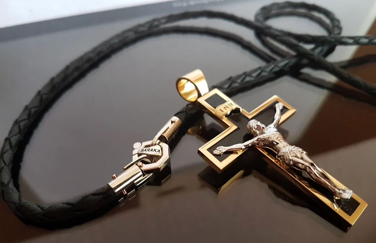 Золотой крест с гайтаном