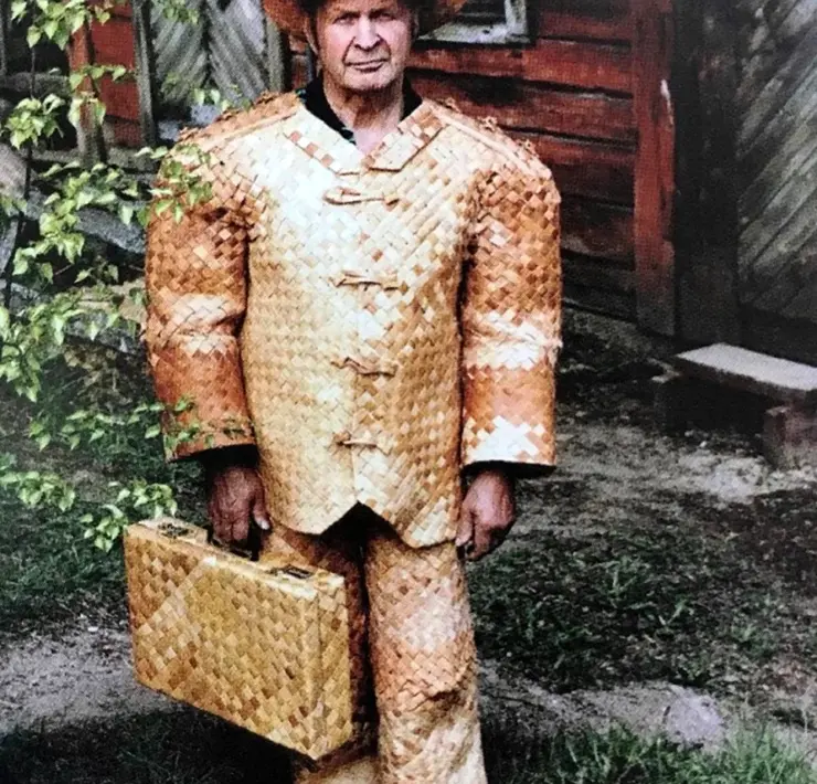 Деревянный костюм