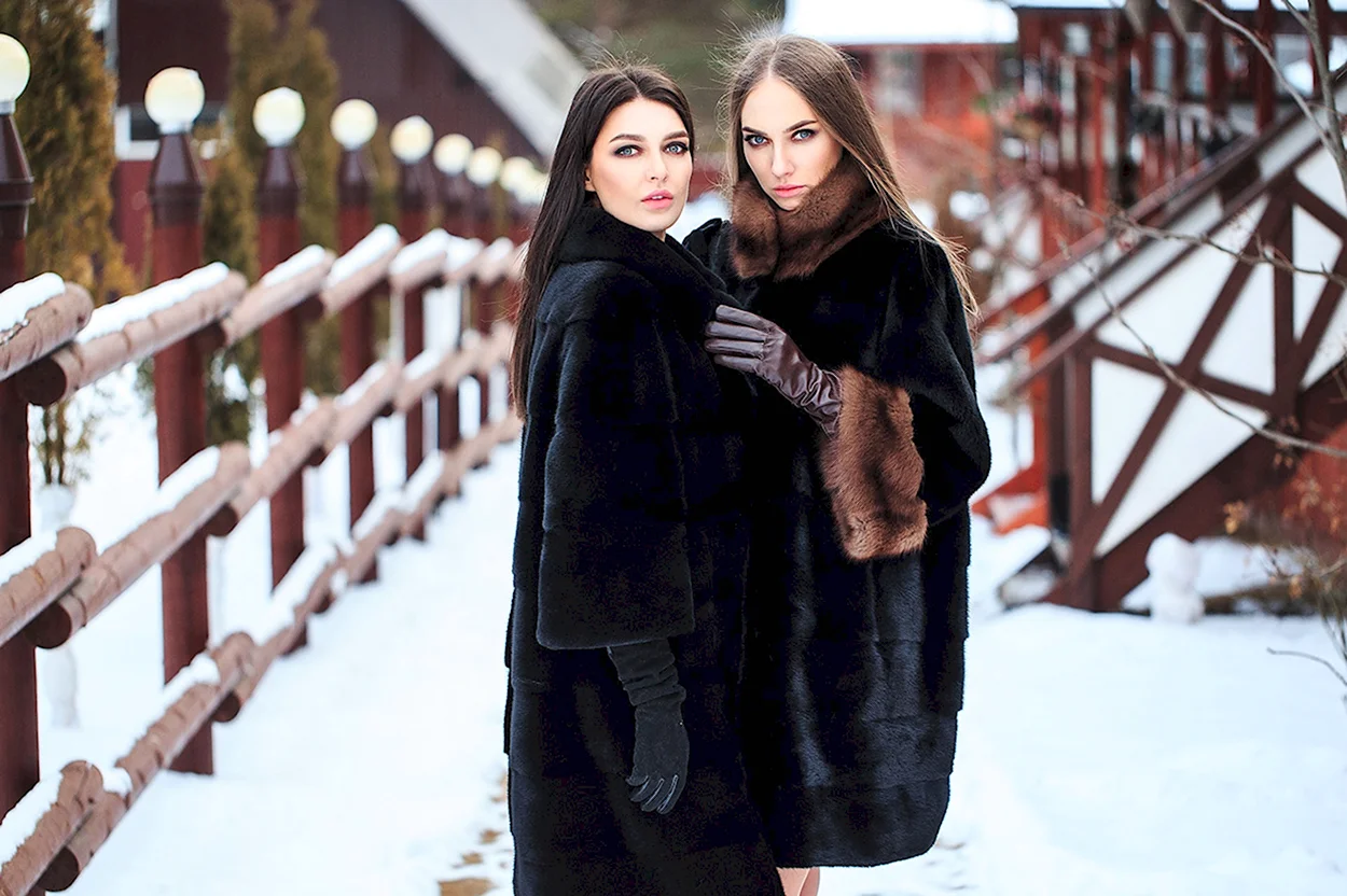 Девушка в шубе