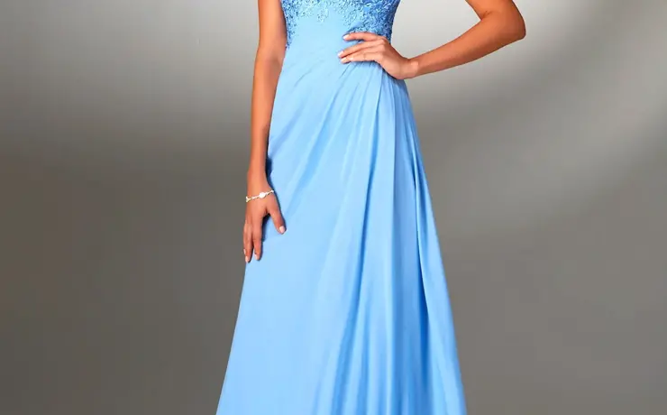 Голубое платье