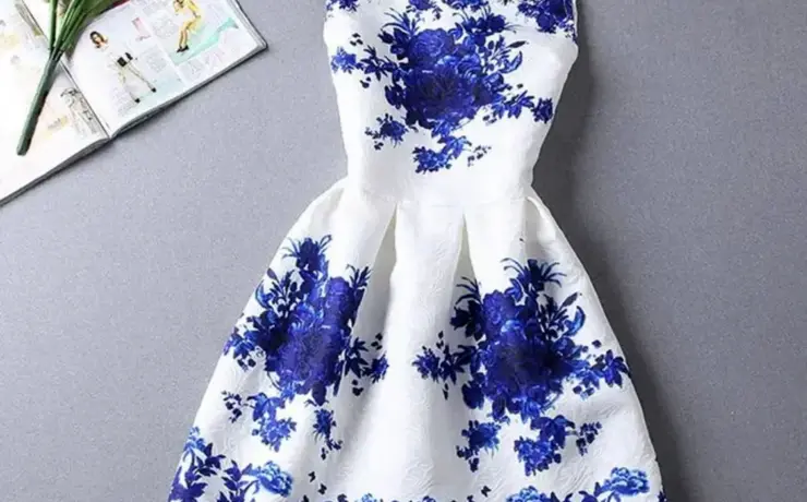 Голубое платье с цветами