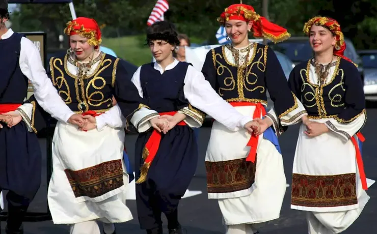 Греки Крыма национальный костюм