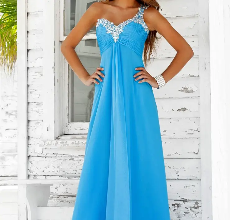 Красивое голубое платье