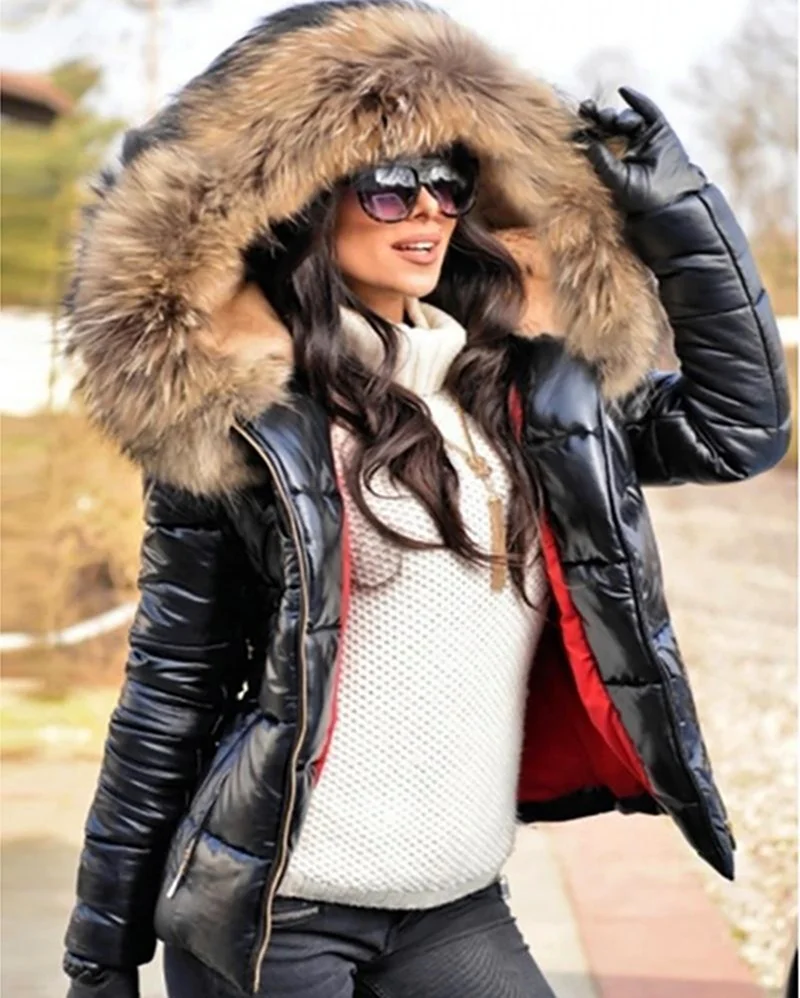 Куртка зимняя женская с капюшоном и с мехом