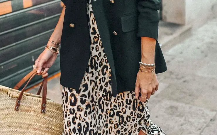 Леопардовое платье с пиджако
