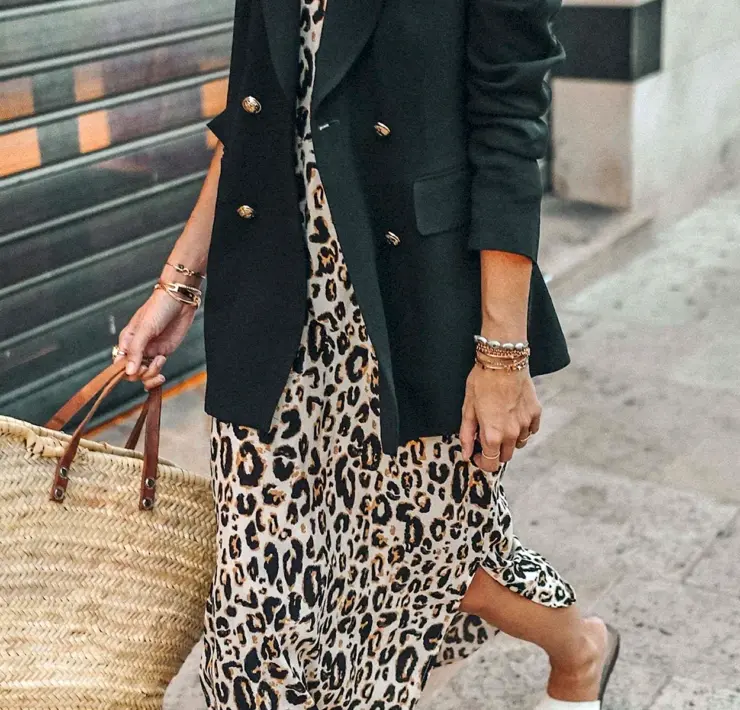 Леопардовое платье с пиджако