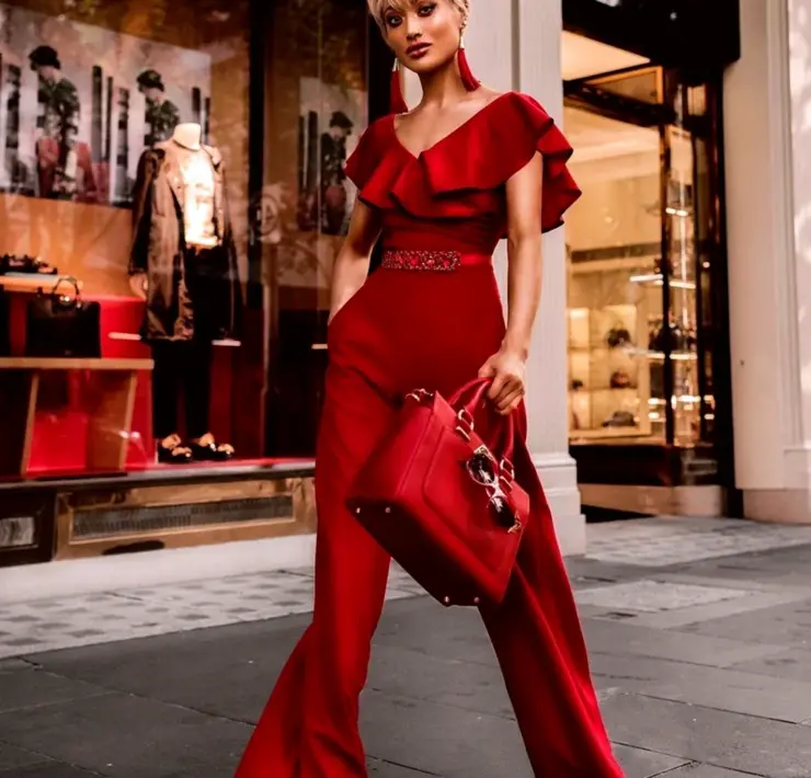 Мика Джианелли в Красном платье