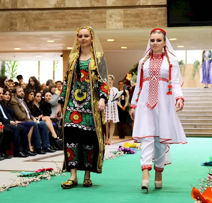 Национальный костюм чакан Таджикистана