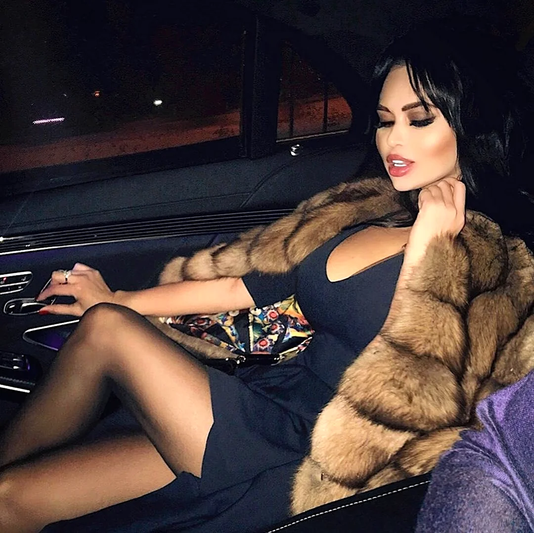 Нита Кузьмина в шубе