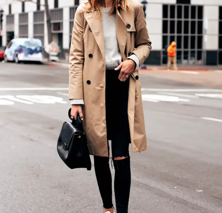Пальто и кроссовки