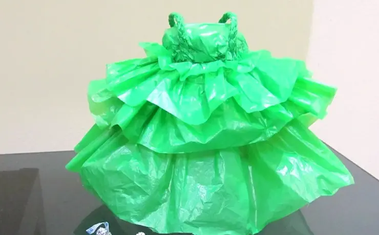 Платье из полиэтиленовых пакетов