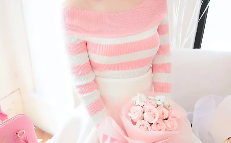 Розовая одежда для девушек