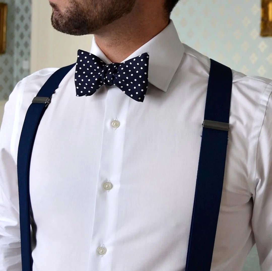 Рубашка с подтяжками и галстуком