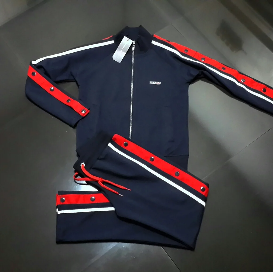 Костюм tommy hilfiger. Спортивный костюм Томми Хилфигер. Спортивный костюм Томми Хилфигер мужские. Tommy Hilfiger спортивный костюм мужской. Спортивный костюм Томми Хилфигер женский.