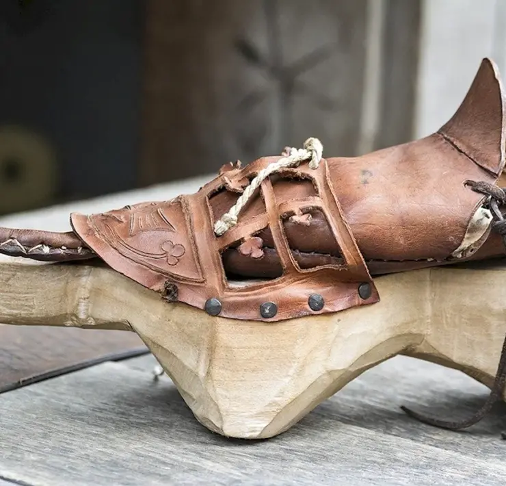 Средневековая обувь