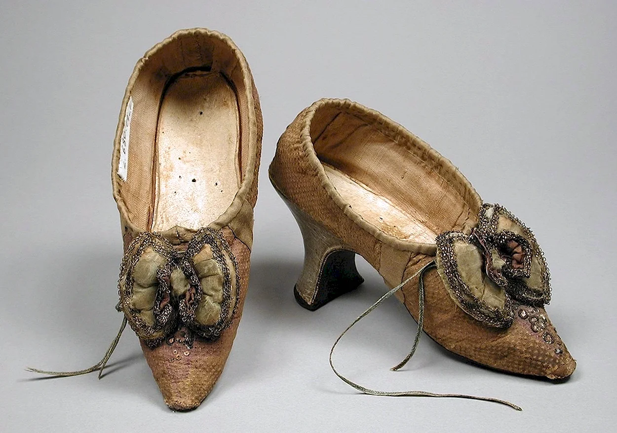 Старинная обувь