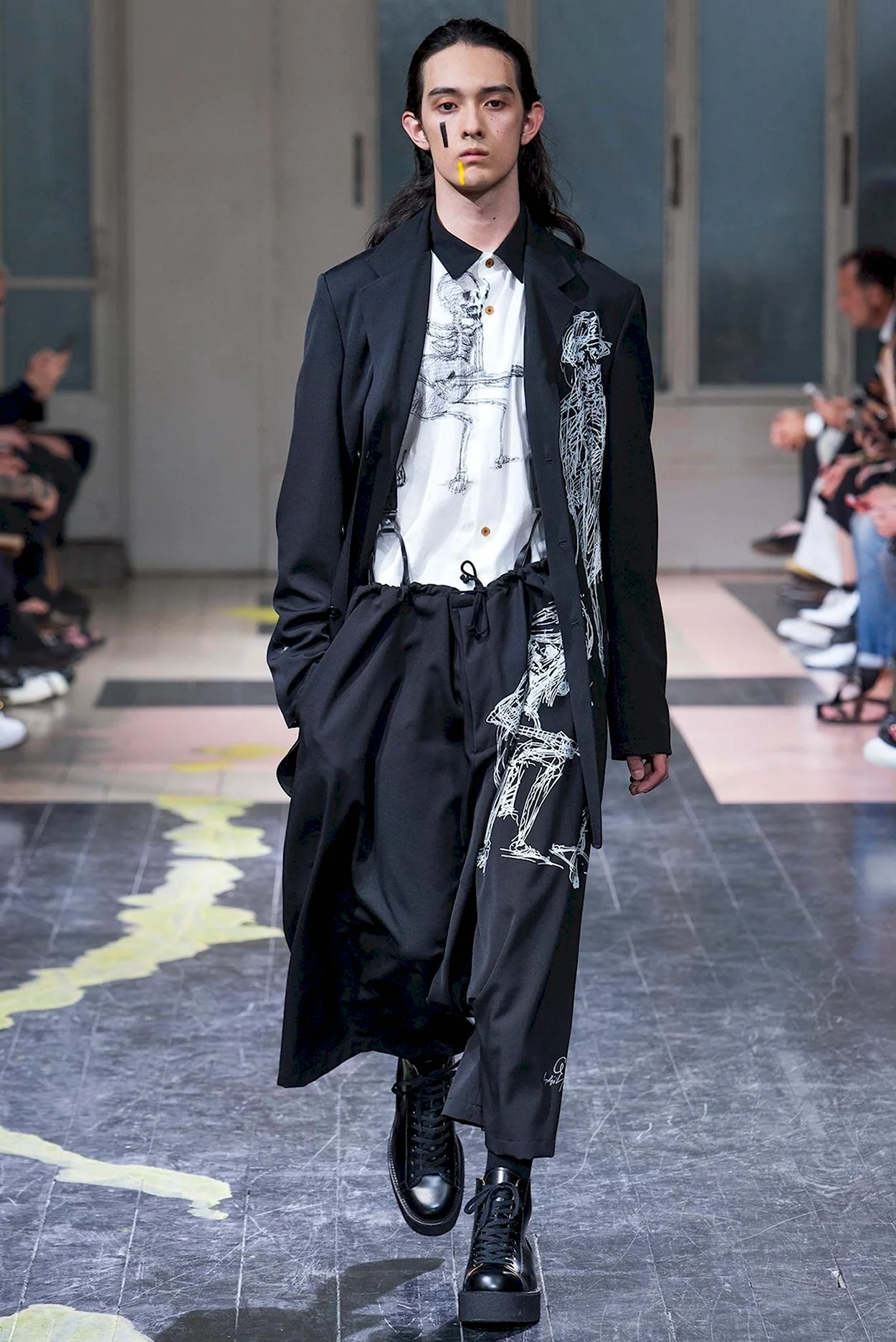 Йоджи ямамото одежда. Ёдзи Ямамото. Yohji Yamamoto ss23. Ёдзи Ямамото японский дизайнер. Йоджи Ямамото дизайнер.