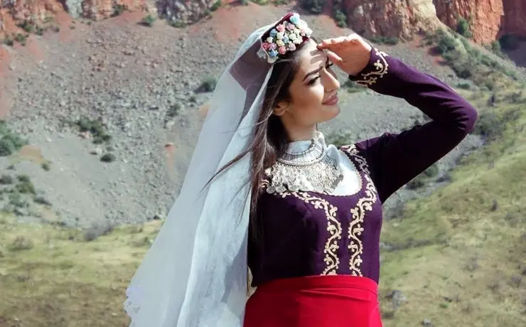 Тараз армянский национальный костюм