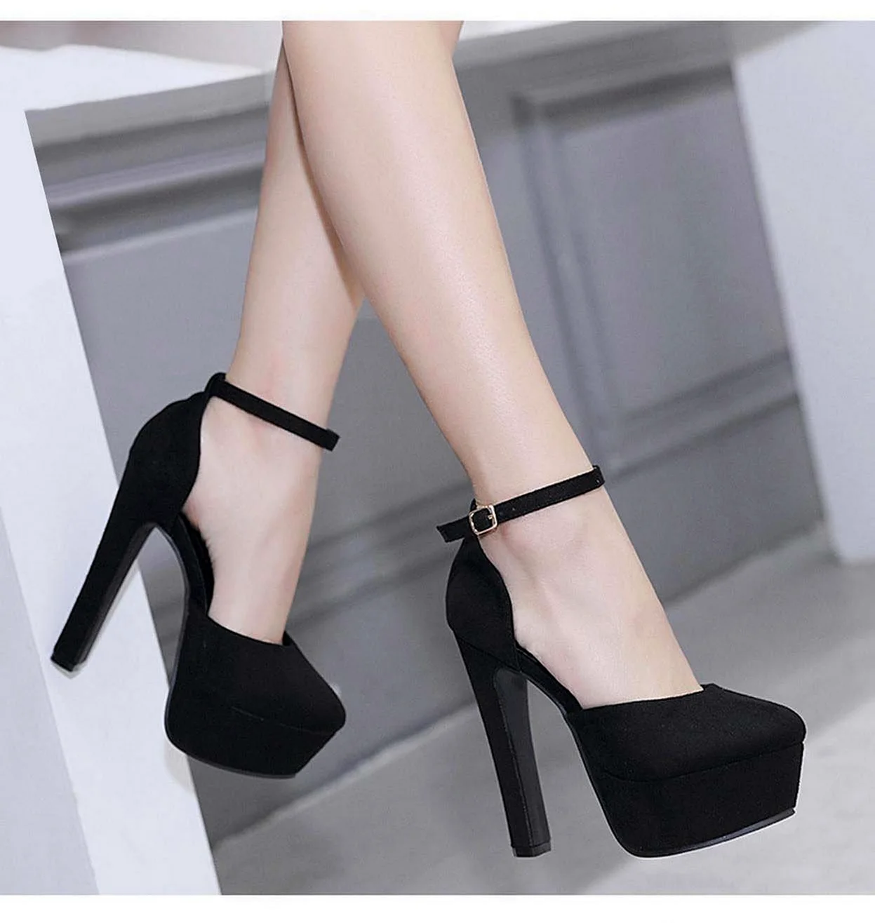 Туфли женские на каблуке черные
