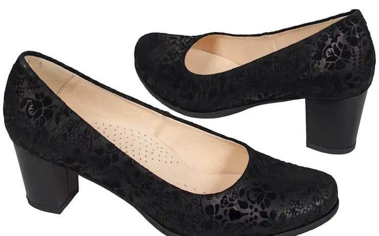 Туфли женские на низком каблуке черные
