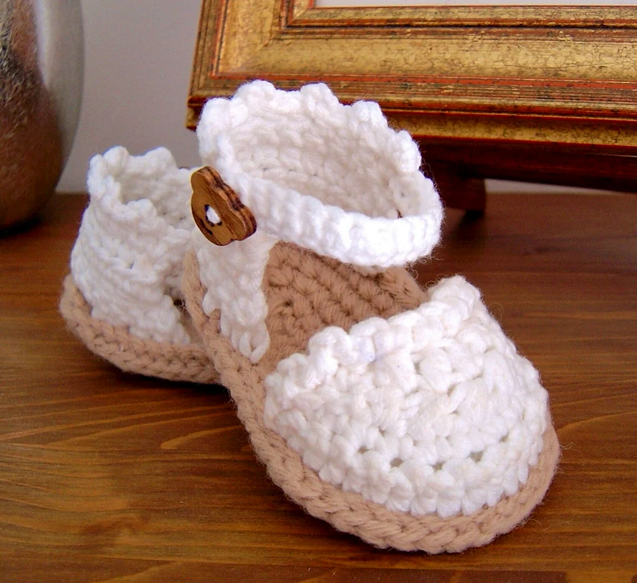 Вязаная обувь для малышей
