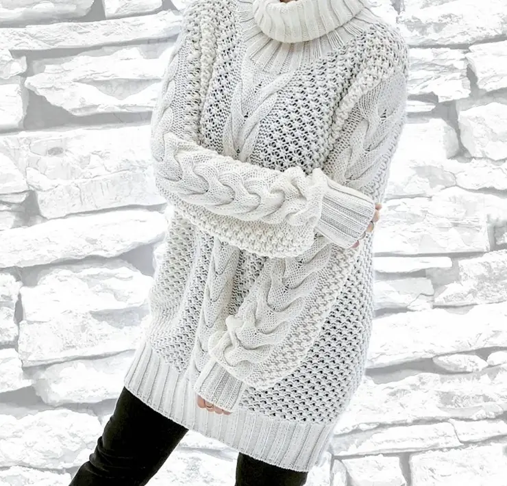 Вязаный свитер белый удлиненный