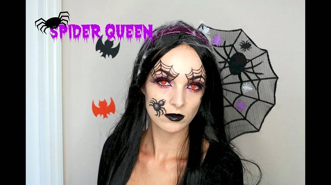 Королева пауков на Хэллоуин