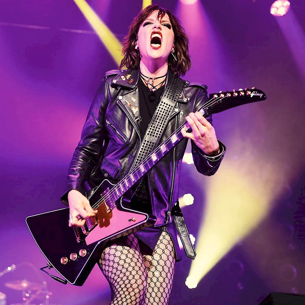 Lzzy hale. Лиззи Хейл. Elizabeth Mae «Lzzy» Hale. Лиззи Хейл hot. Лиззи Хейл ноги.