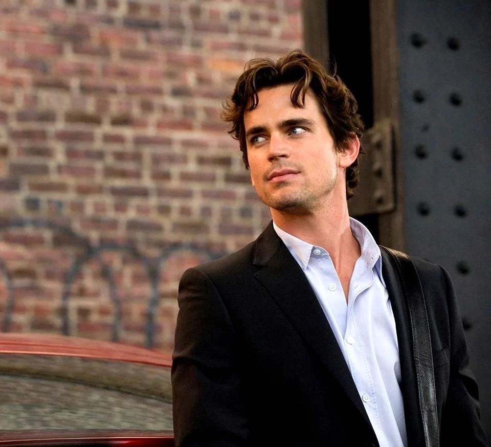 Neal caffrey white collar. Мэтт Бомер белый воротничок.