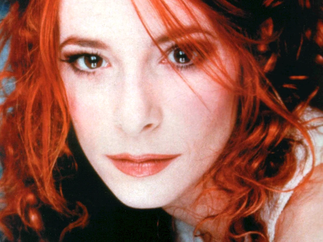 Французские певицы 90х. Mylene Farmer young.