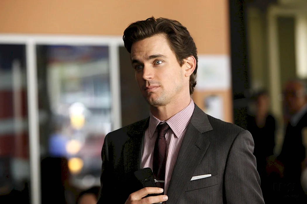 Neal caffrey white collar. Мэтт Бомер белый воротничок.