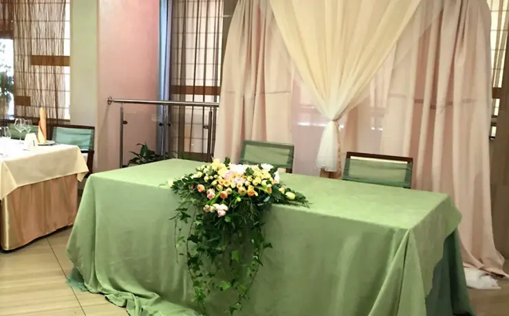 Украшение свадебного зала в фисташковом цвете